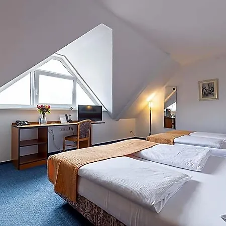 מלון Trip Kongresshotel Frankfurt-rodgau 3*